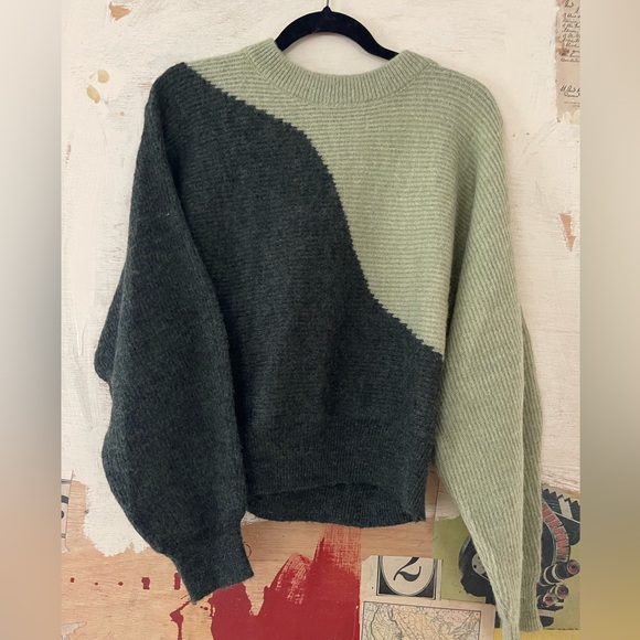 Lush Color Block Sweater - Picture 6 of 6